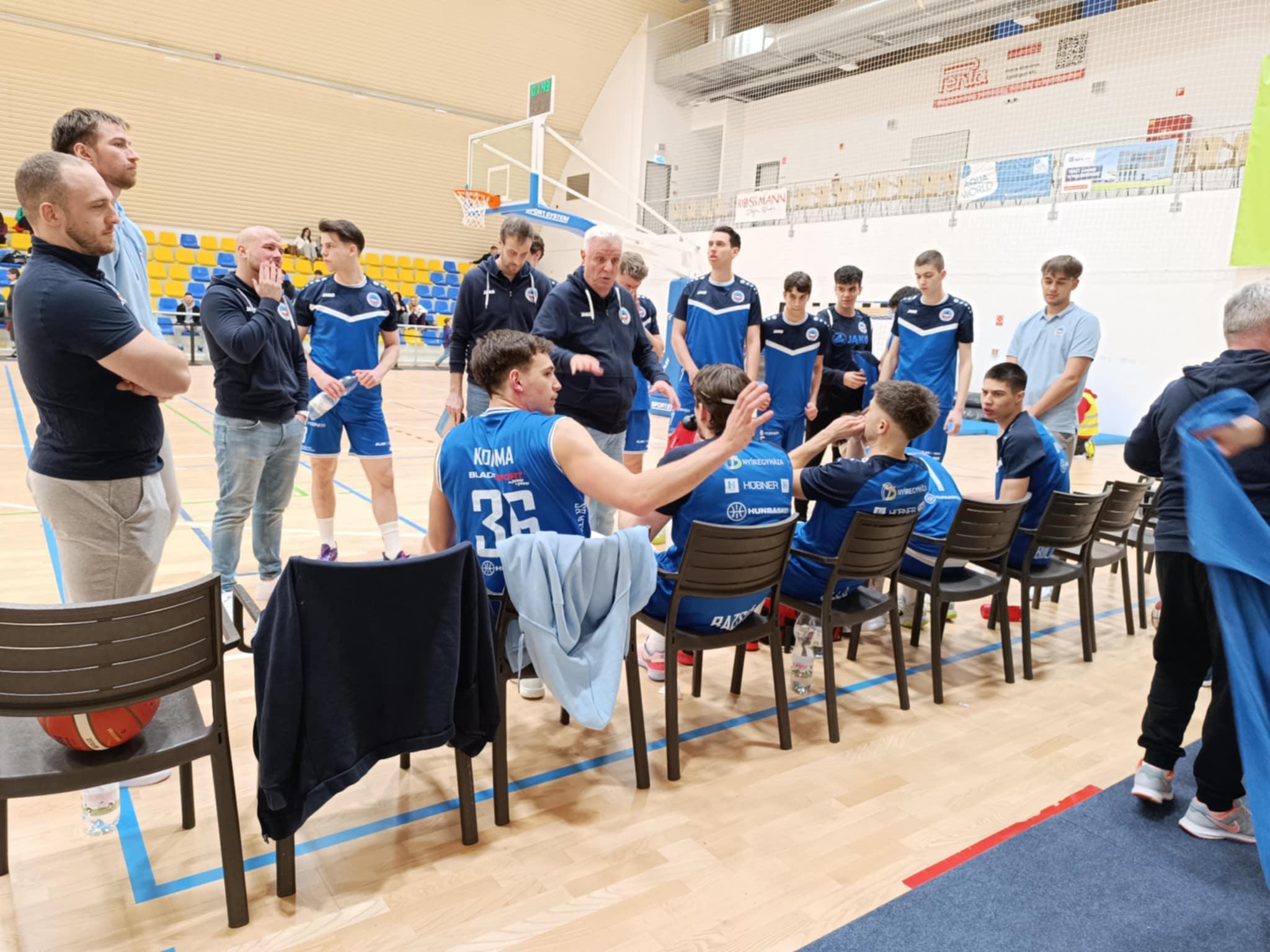 AZ EGYIKNEK MINDEN, A MÁSIKNAK SEMMI…