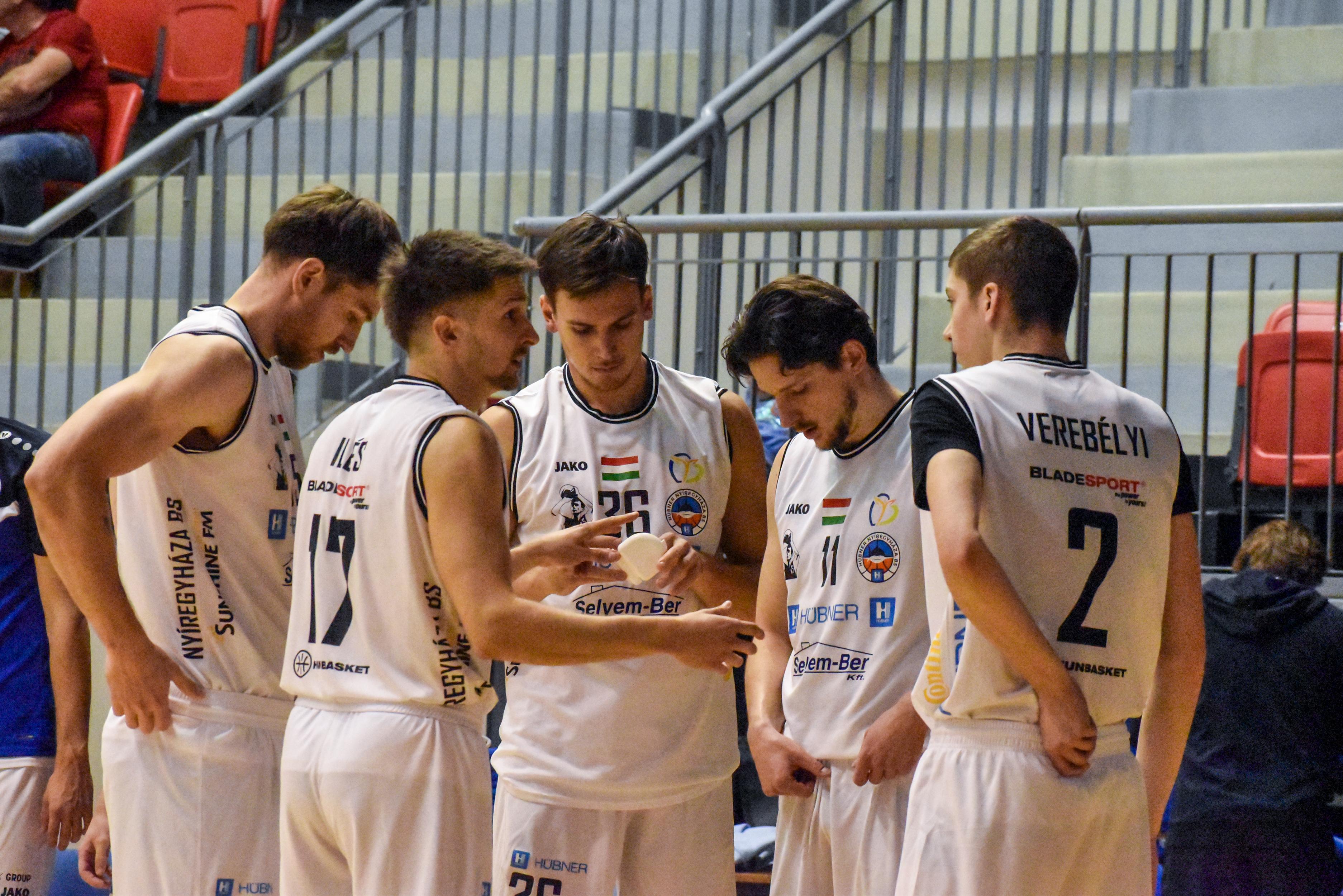 HIÁNYOS KERETTEL TÚL NAGY FALAT VOLT A FÓT