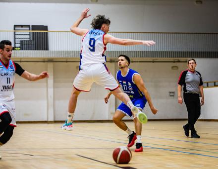 TÖBB MUTATÓBAN IS AZ ÉLMEZŐNYBEN