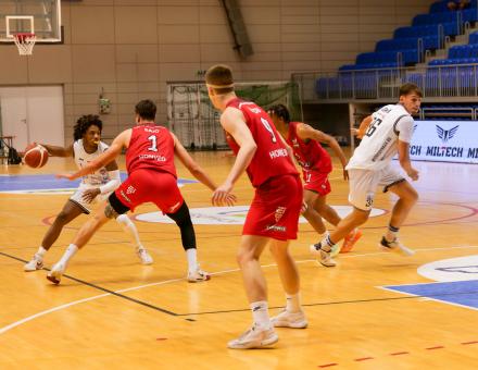 HÁROM NEGYEDEN ÁT MECCSBEN VOLTUNK A HONVÉDDAL