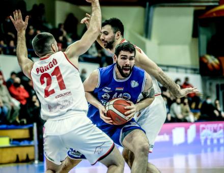 REMEK NEGYEDIK NEGYEDDEL NYERTÜNK SZOLNOKON