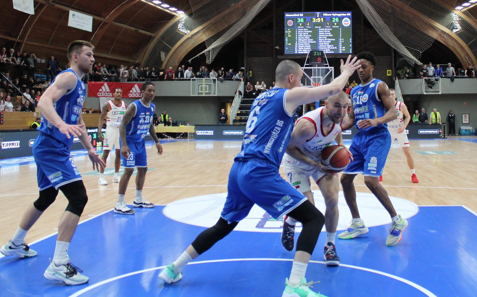 ÉLESEBB VOLT AZ ASE, KIKAPTUNK PAKSON