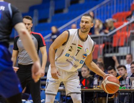 BUS IVÁN TÁVOZIK NYÍREGYHÁZÁRÓL