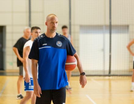 ERŐS MEZŐNYBEN MUTATKOZIK BE AZ ÚJJÁALAKULT CSAPATUNK