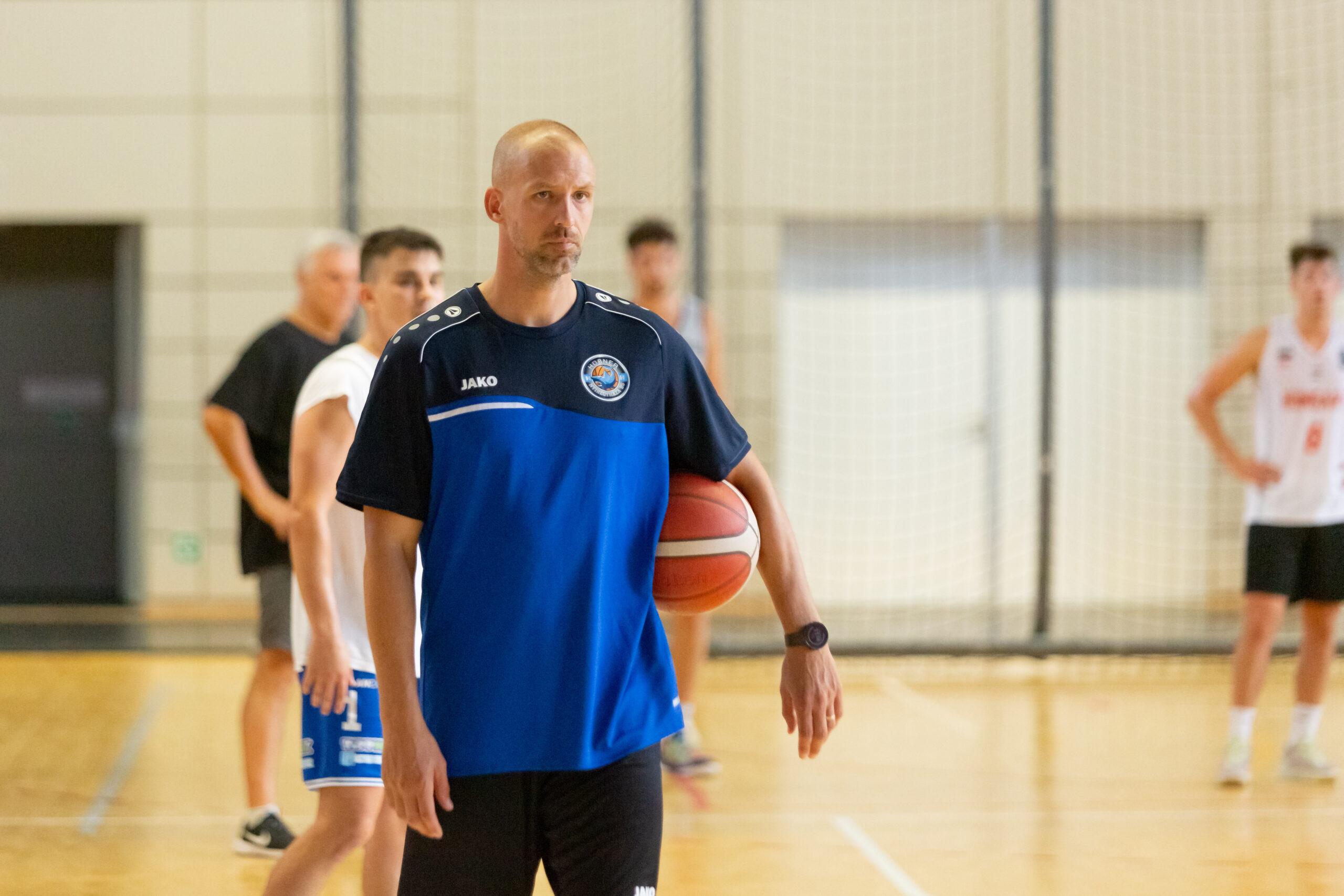 ERŐS MEZŐNYBEN MUTATKOZIK BE AZ ÚJJÁALAKULT CSAPATUNK