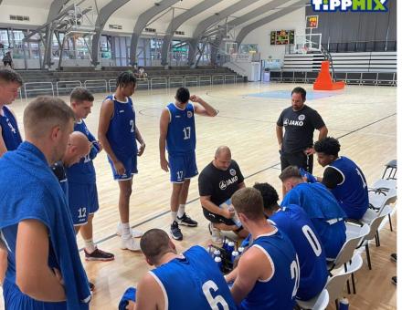 GYŐZELEM AZ ELSŐ EDZŐMECCSEN