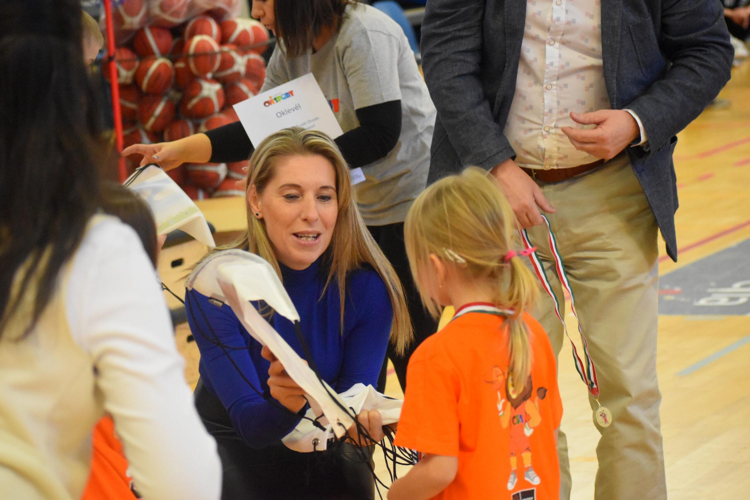 SZÁZHÚSZ OVIS KOSARAZOTT A CONTINENTAL ARÉNÁBAN!