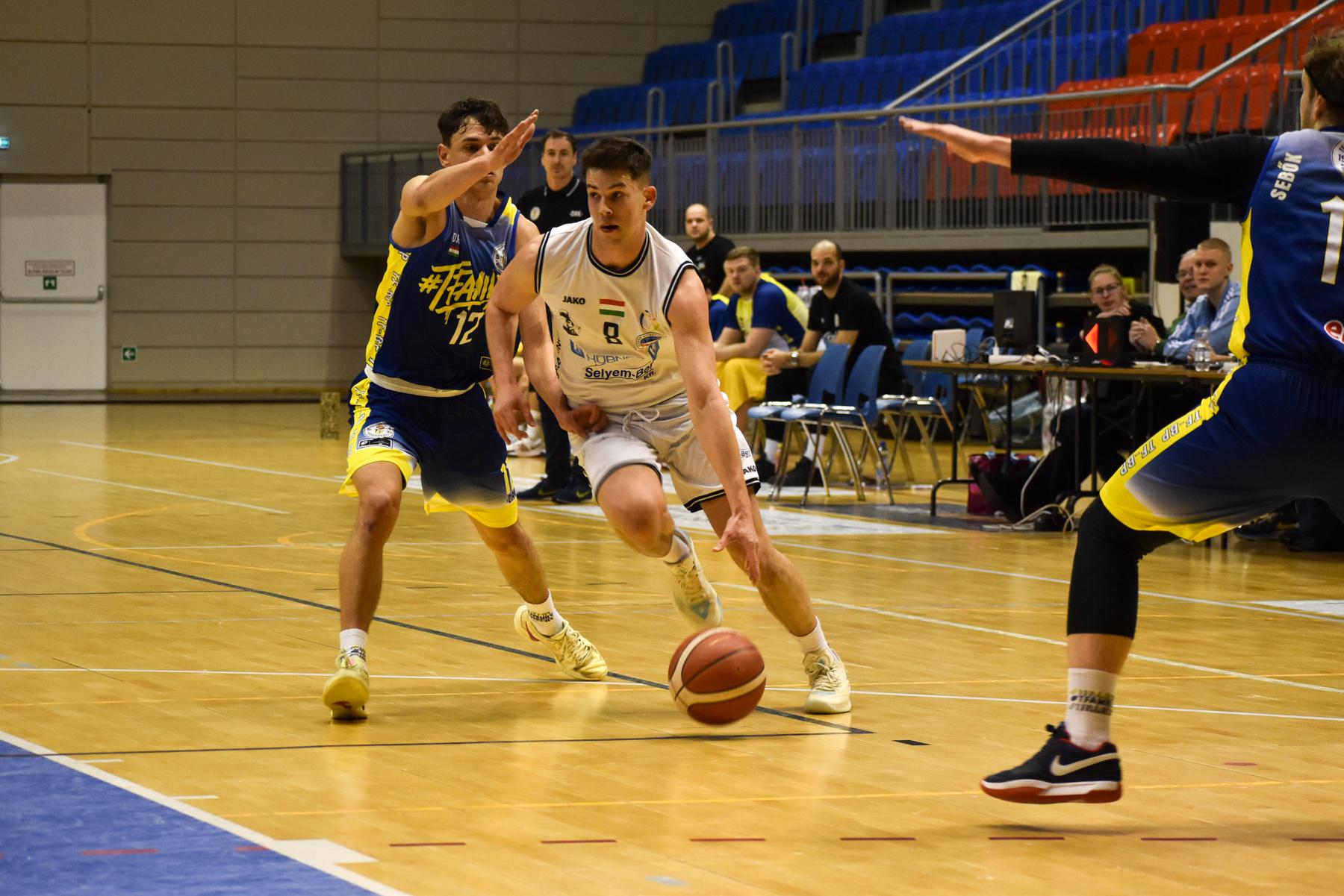 NAGY SIMON: ÚJABB ÉV A BLUE SHARKSBAN!