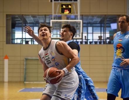 KOMMA LÁSZLÓ NYÍREGYHÁZÁN MARAD!