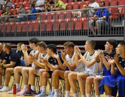 KI LÉPHET EGYRŐL A KETTŐRE?