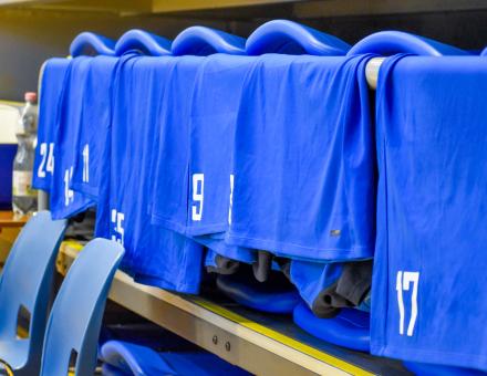 AZ ÚJONC VENDÉGEKÉNT KEZDÜNK