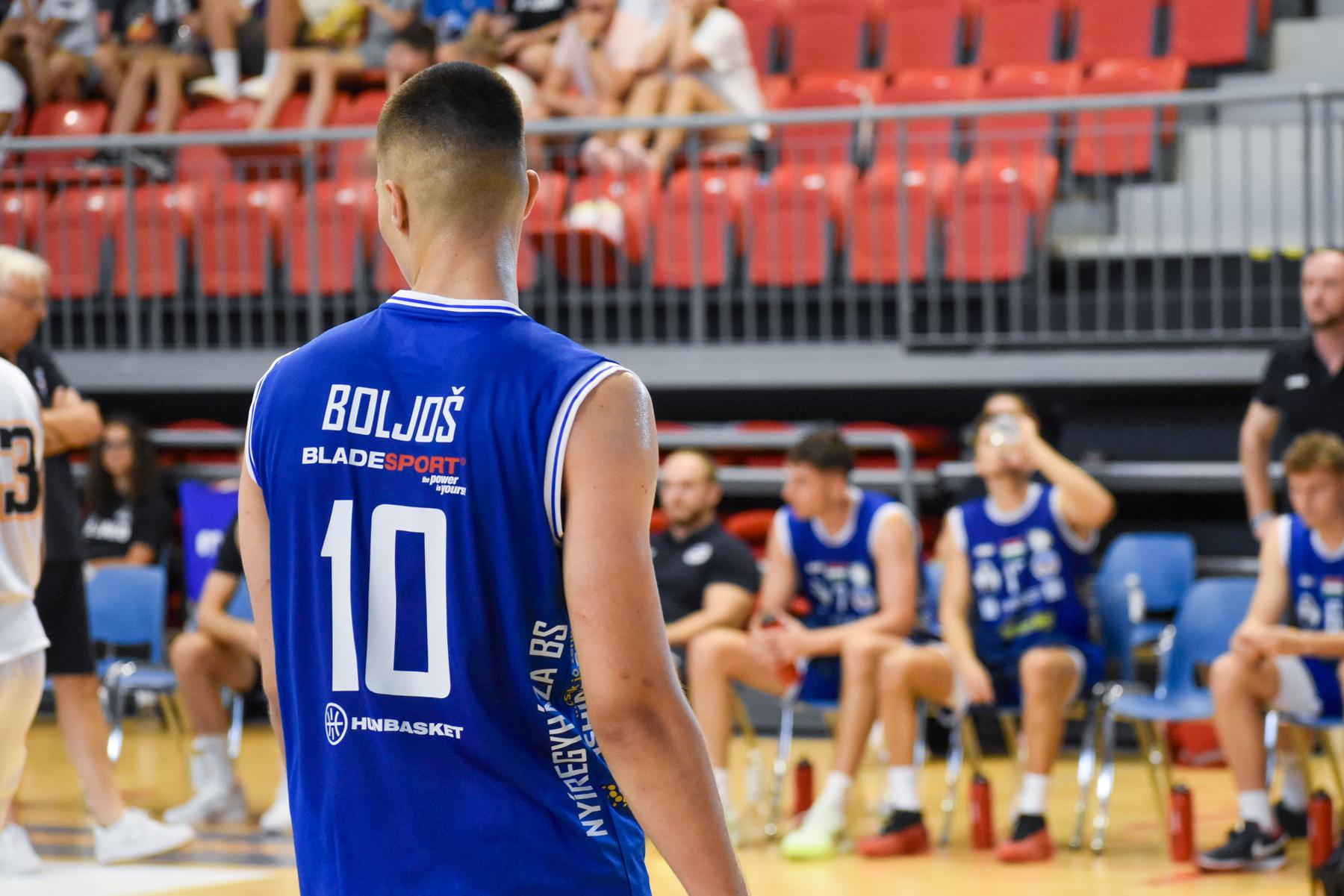 NÉGY ÉS FÉL ÉV UTÁN ÚJRA A TABELLA ÉLÉN