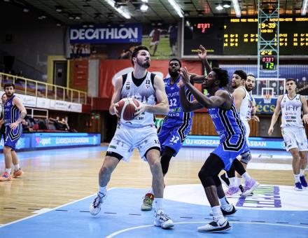 AZ OKTÓBERI MECCSEN KÉTSZÁZTIZENNÉGY PONT SZÜLETETT