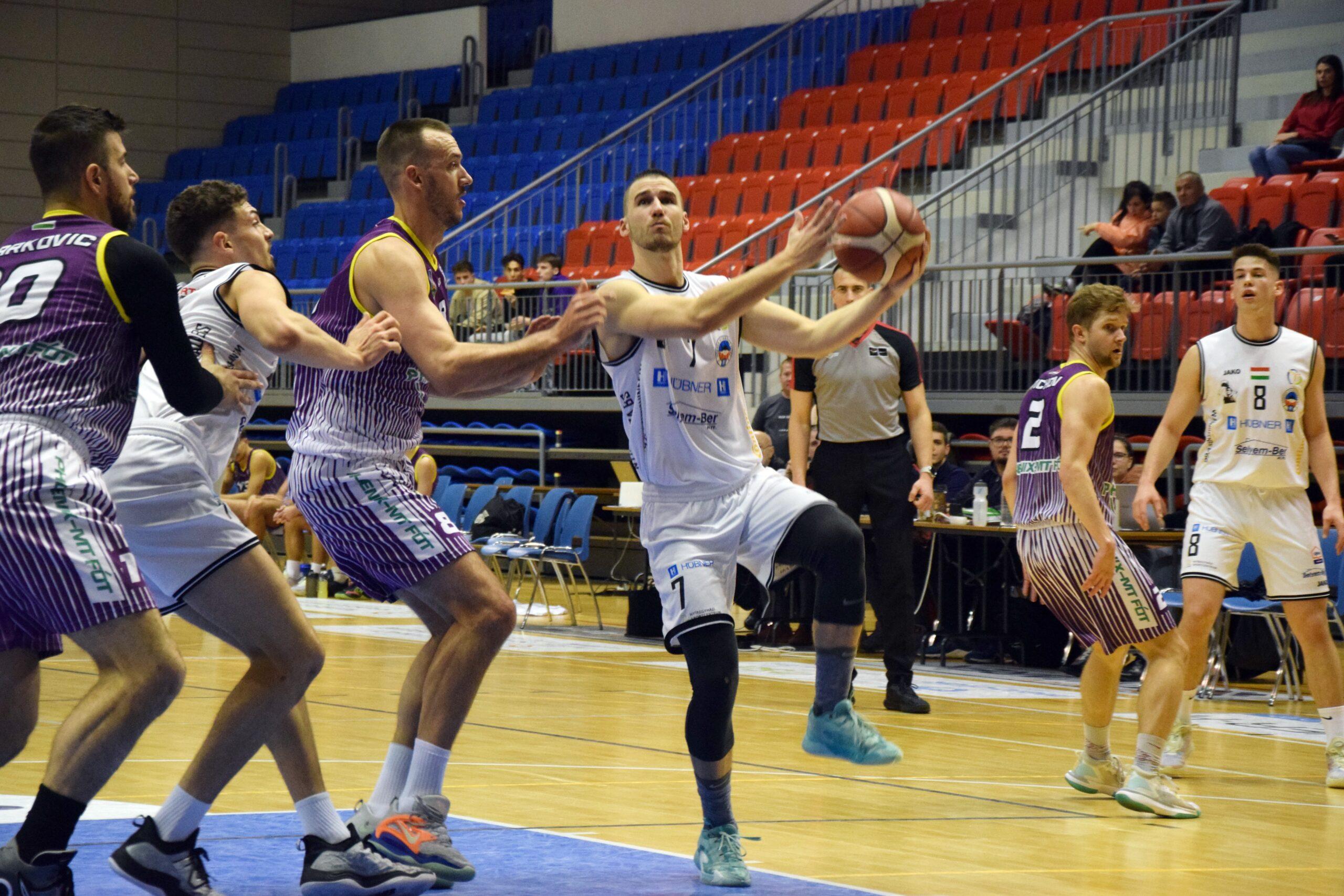 A NEGYEDIK NEGYEDBEN LEFAGYTUNK A FÓT ELLEN