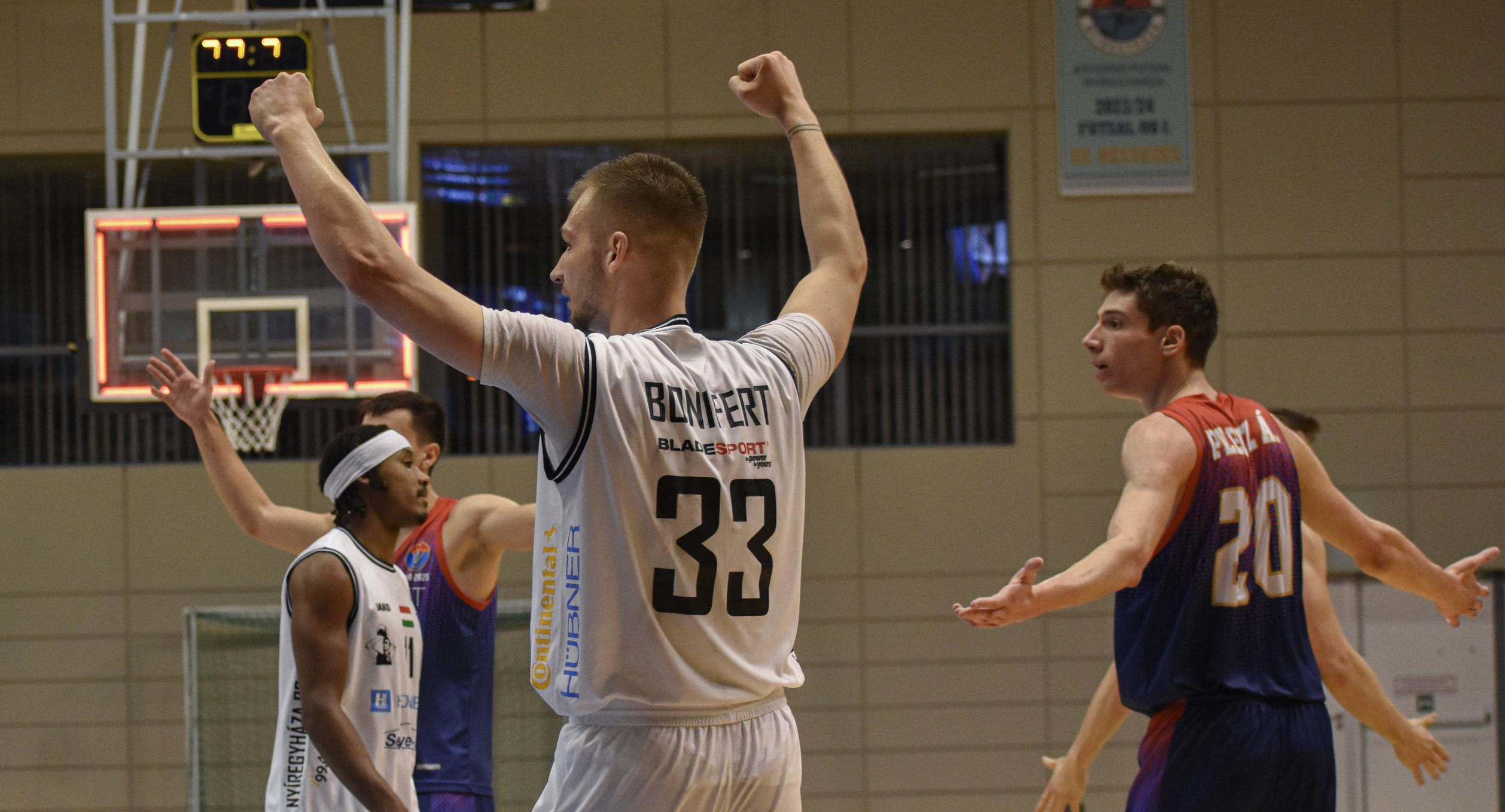 EGYÉNI MÉRFÖLDKÖVEKKEL TARKÍTOTT GYŐZELEM