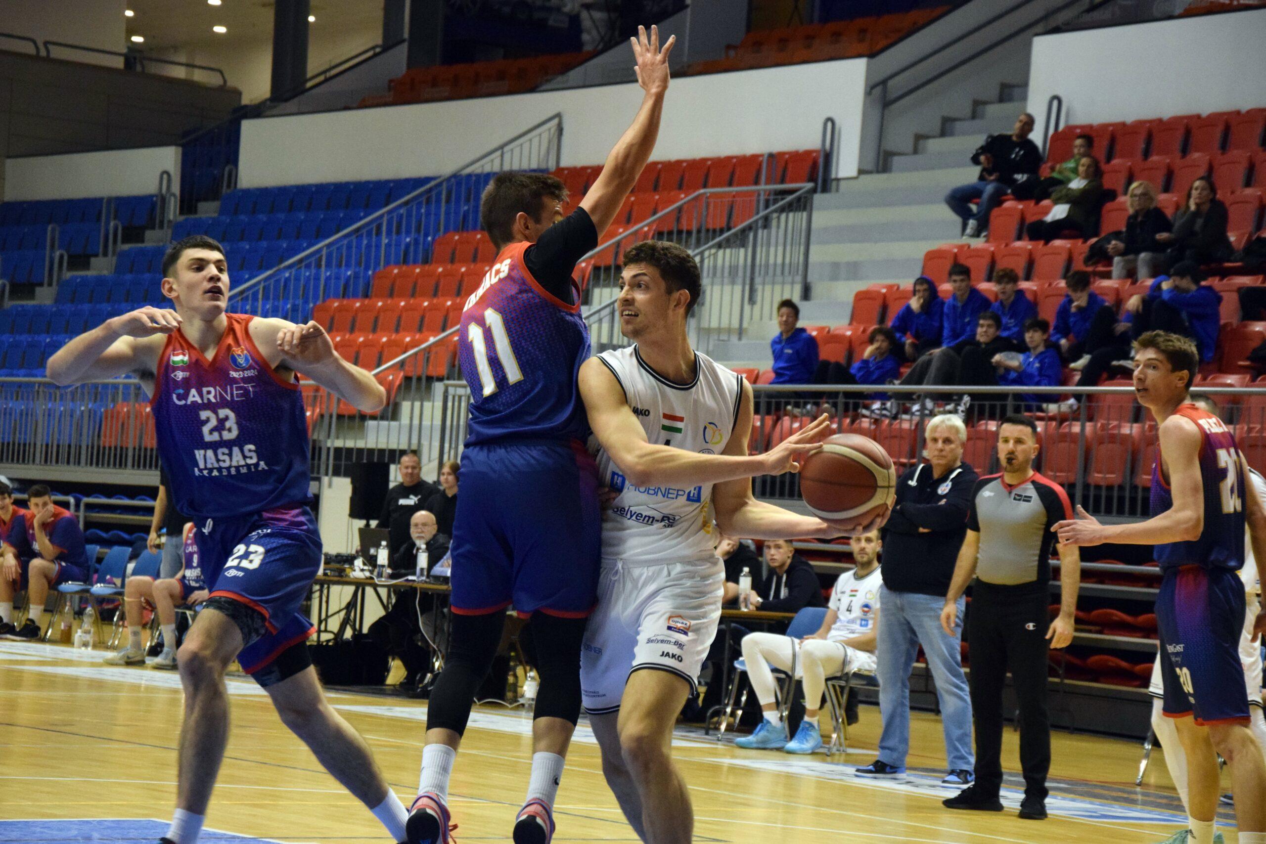 HOSSZABÍTÁSBAN KAPTUNK KI A VERETLEN VASASTÓL