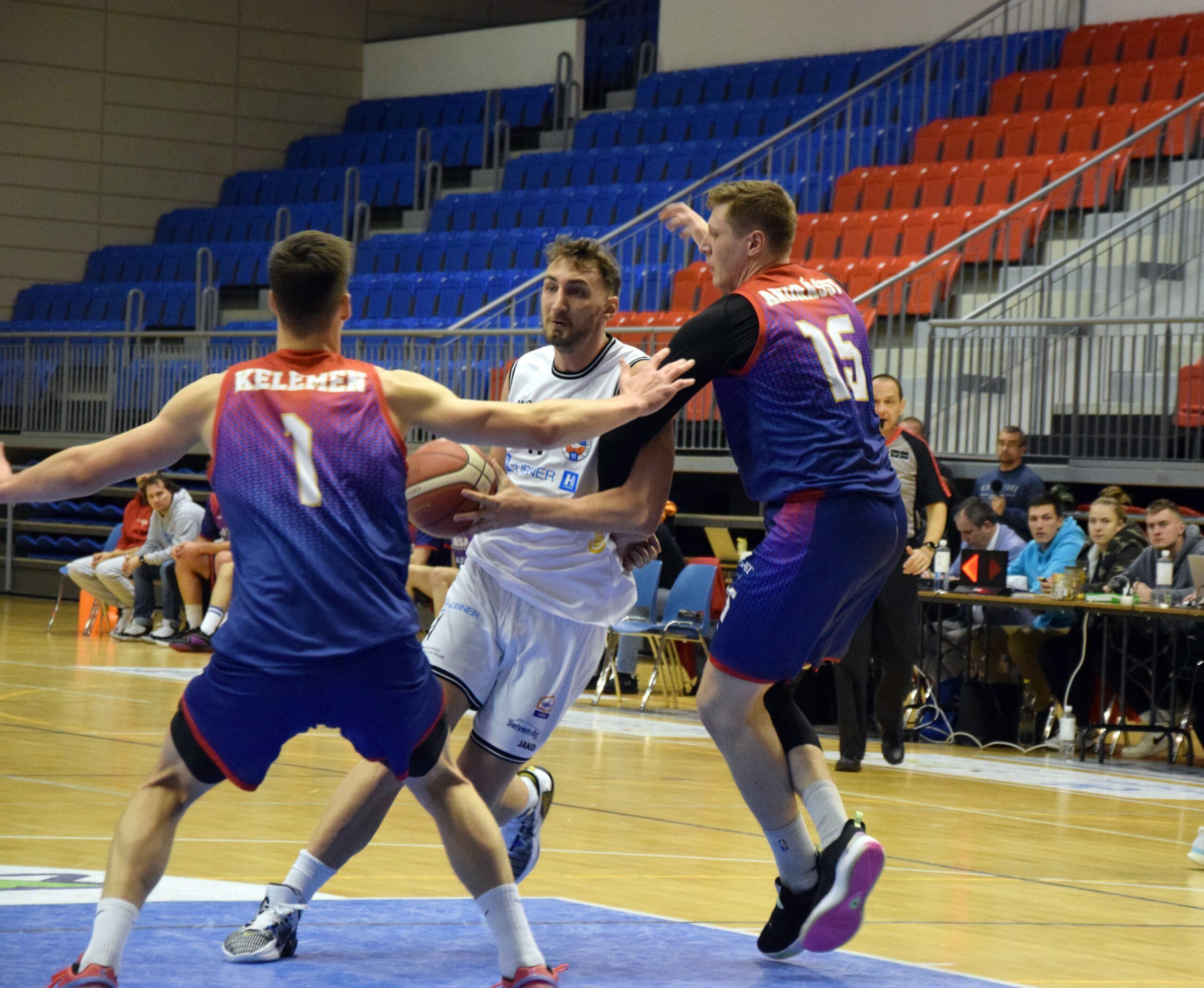 NYERNÜNK KELL A CSALÓDOTT CSAPATOK TALÁLKOZÓJÁN!