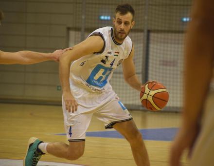 Két vállon a Honvéd is