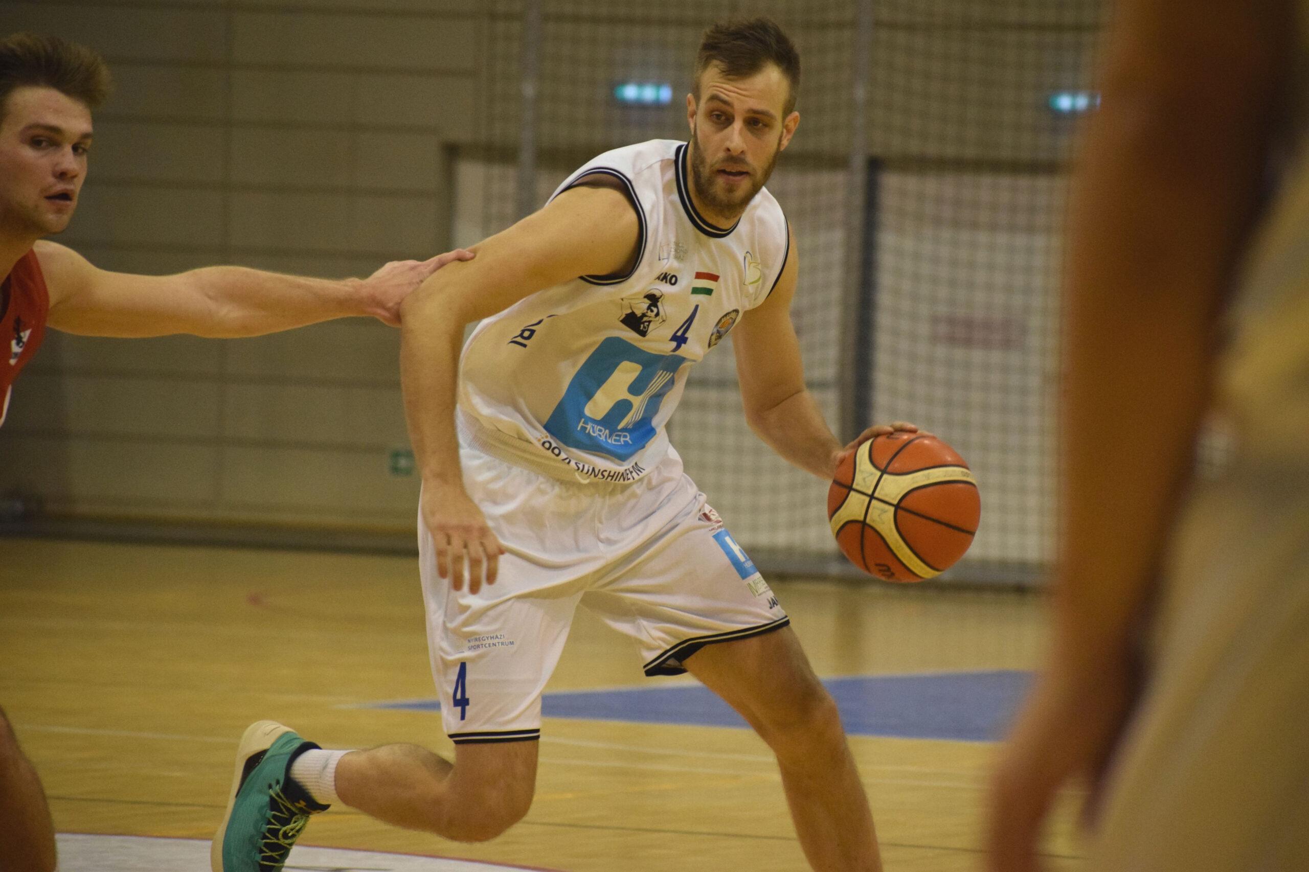 Két vállon a Honvéd is