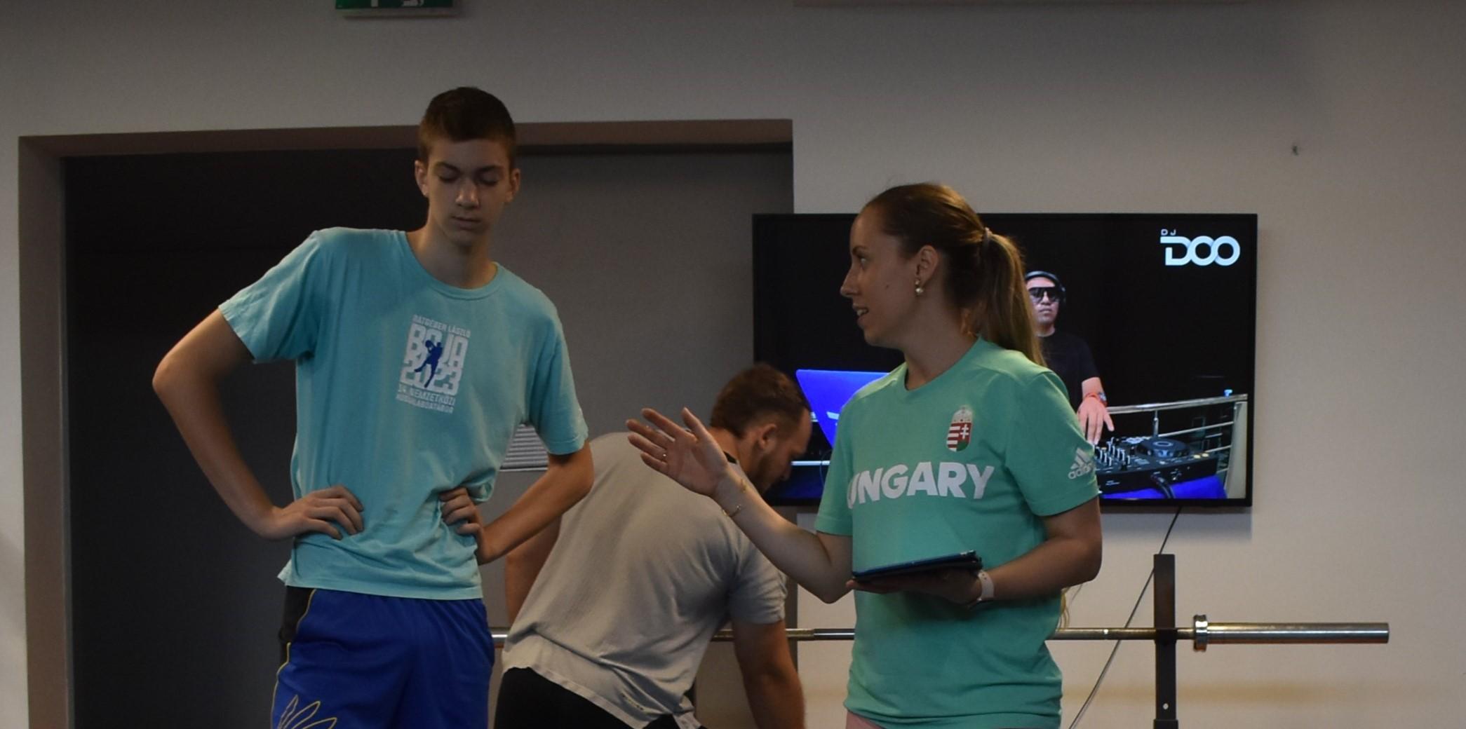 ADATTENGERBEN ÚSZTUNK A FELKÉSZÜLÉS ELSŐ NAPJÁN