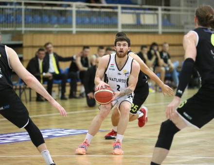 NAGY PÁRHARC VÁRHATÓ IRÁNYÍTÓ POSZTON