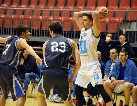 Újabb fölényes győzelem