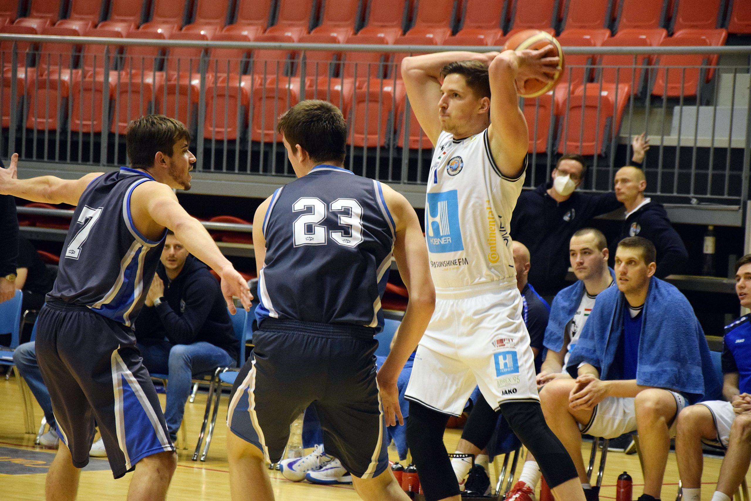 Újabb fölényes győzelem