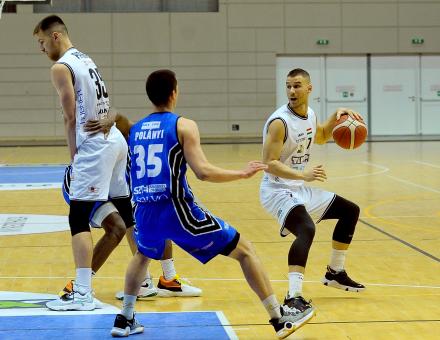 AZ ÉLVONALBAN BEFEJEZI A CSAPATKAPITÁNY