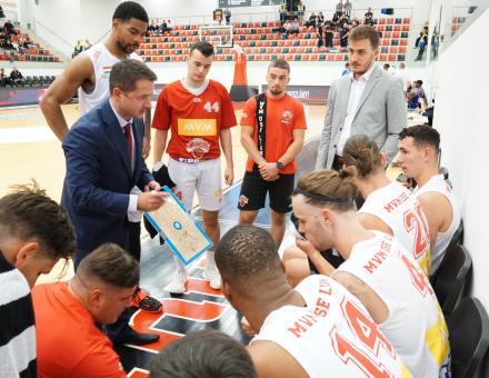 ISMERŐS CSAPAT, DE MÁR JELENTŐSEN MÁS KISZERELÉSBEN