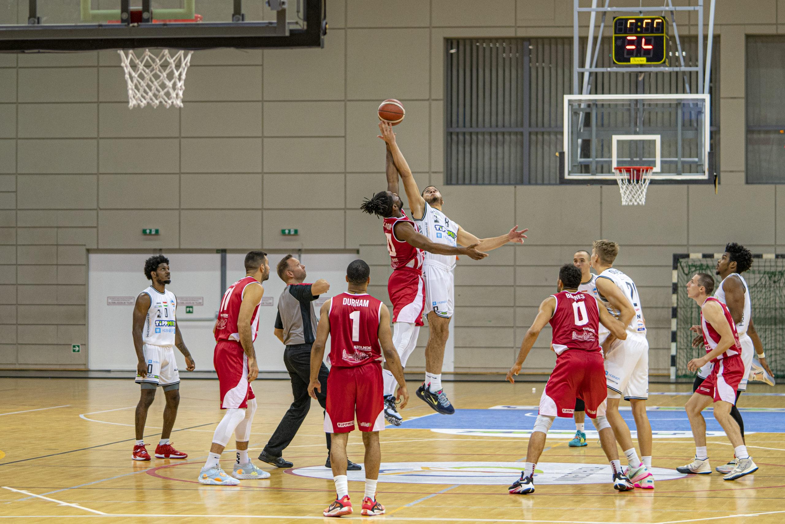 ÜGYVEZETŐNK KUDARCKÉNT ÉLI MEG A KEZDÉST – VÁLTOZTATUNK A CSAPATON