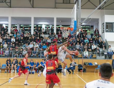 A LISTAVEZETŐ ELLEN IS A LEGJOBBRA TÖREKSZÜNK