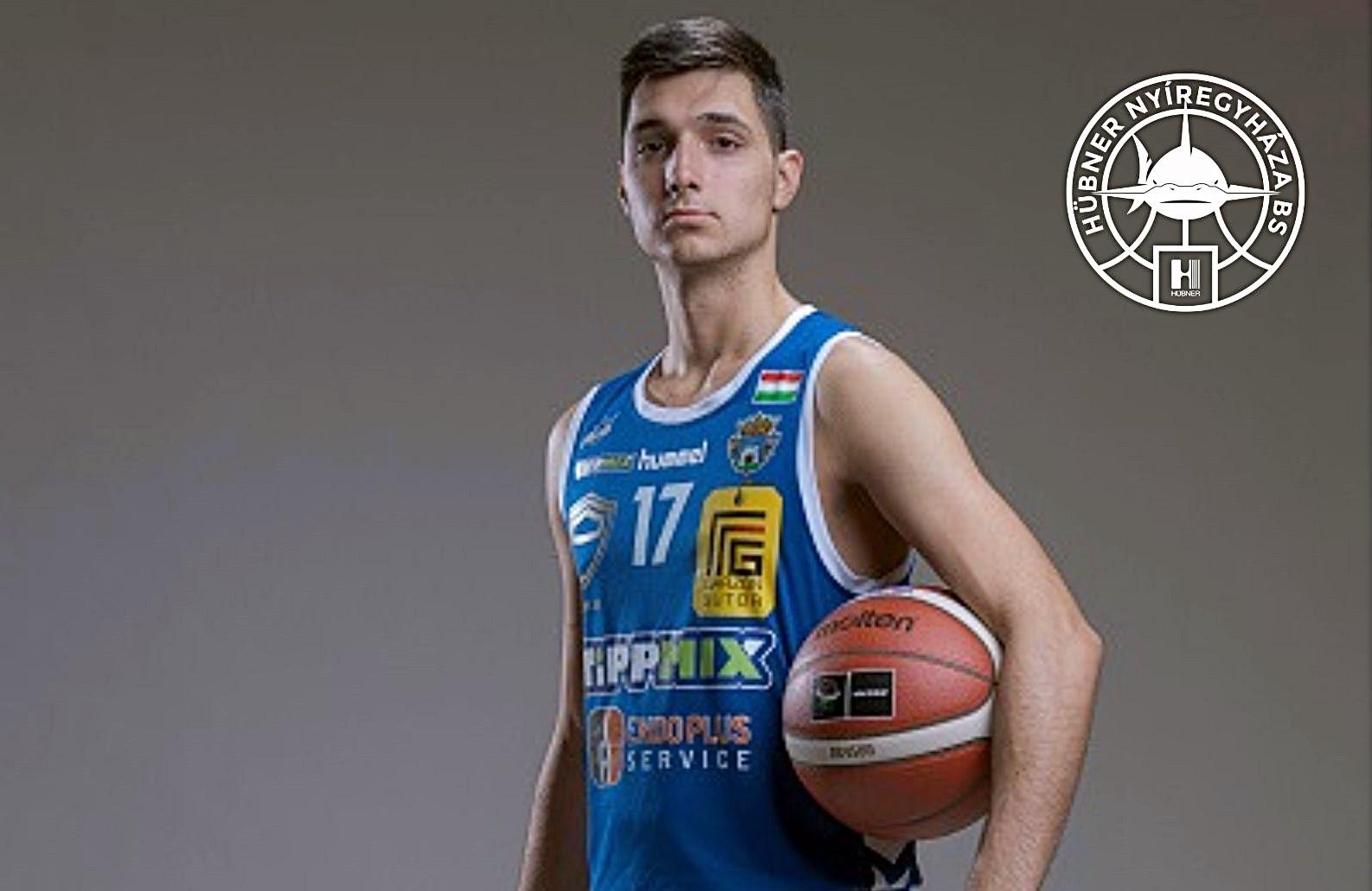 UTÁNPÓTLÁS-VÁLOGATOTT JÁTÉKOS ÉRKEZIK