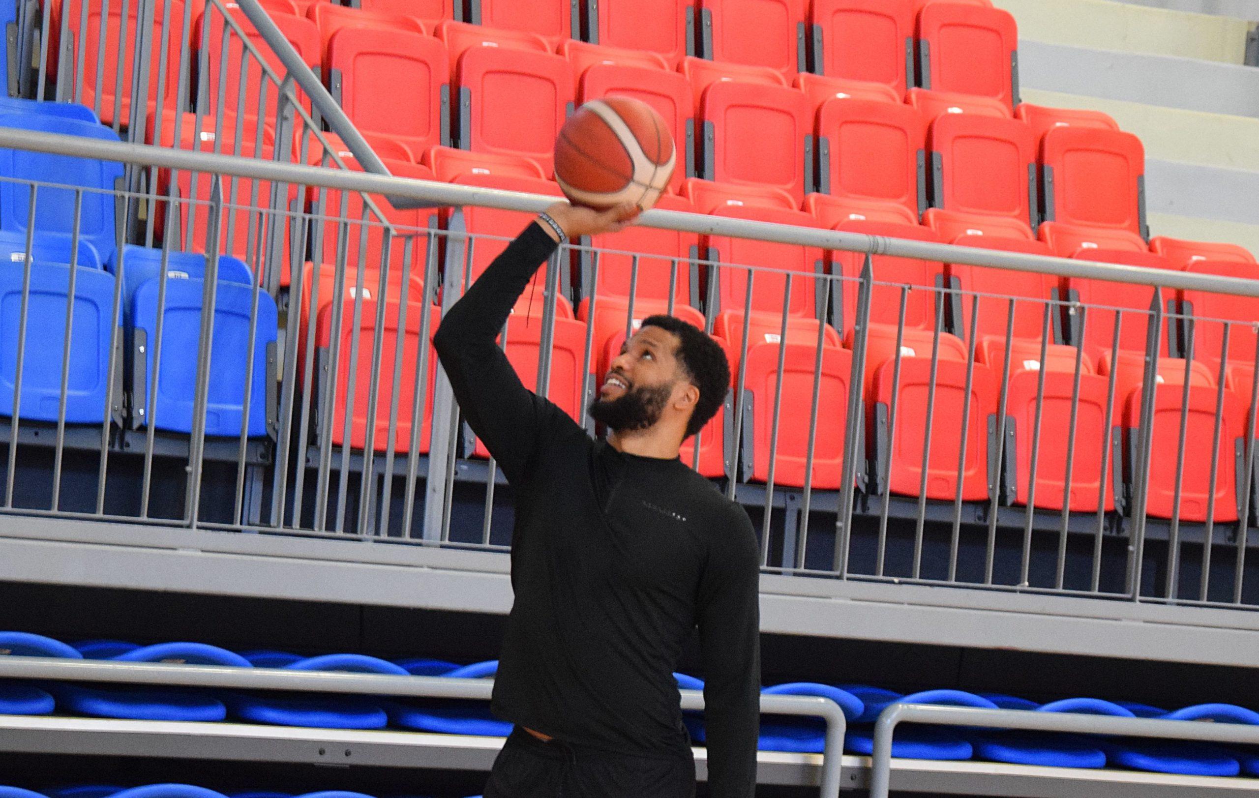 AL'LONZO VEZÉRKÉNT SZERETNE PLUSZT ADNI A CSAPATNAK