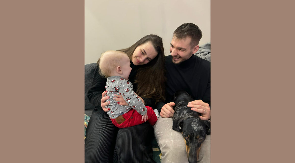 AZ ELSŐ KARÁCSONY CSALÁDKÉNT