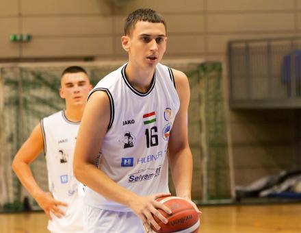 OROSI BÁLINT NYÍREGYHÁZÁN MARAD!