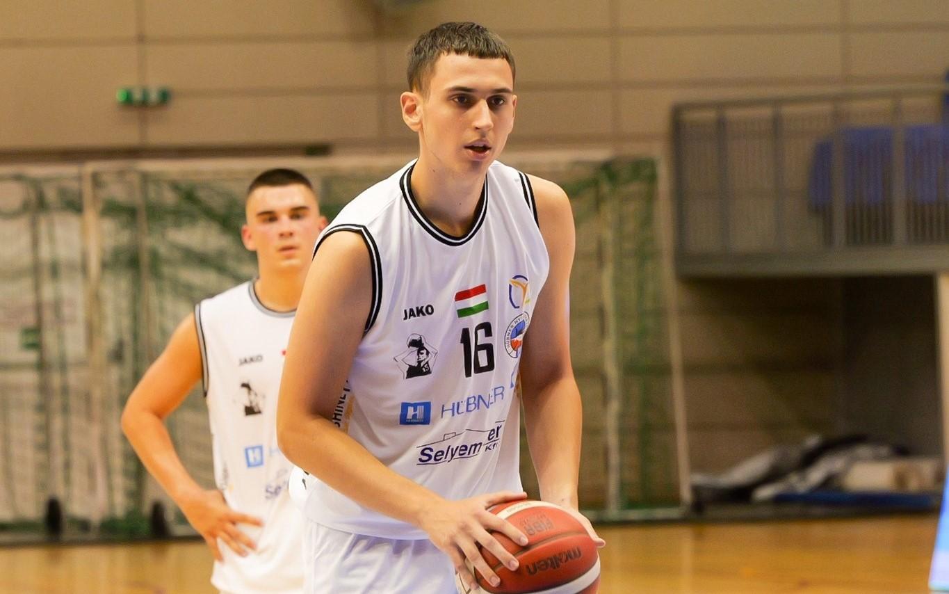 OROSI BÁLINT NYÍREGYHÁZÁN MARAD!