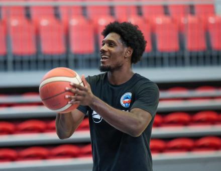 FIATALOS LENDÜLET, IRÁNYÍTÓRA JELLEMZŐ HATÁROZOTTSÁG