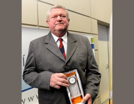 KÜLÖNLEGES DÍJÁTADÓ A NAGYSZÜNETBEN