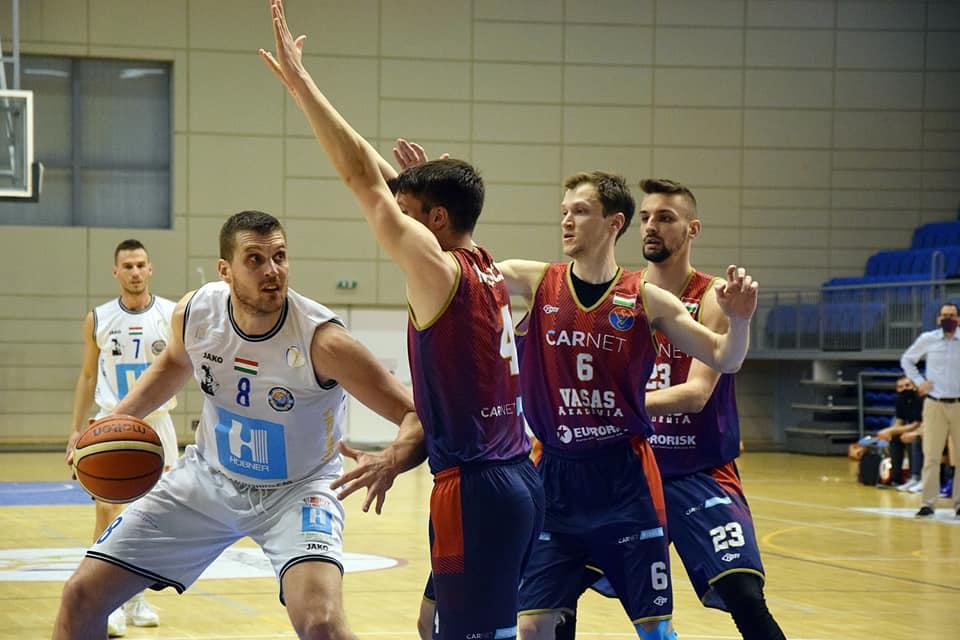 Győzelem az elődöntő első meccsén