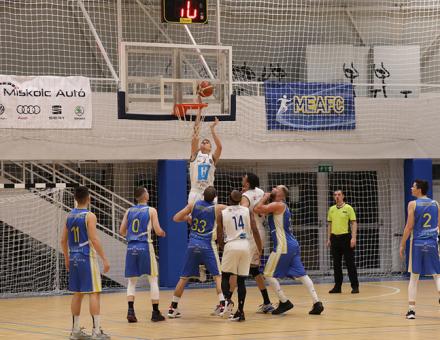 Tovább folytatódik a Kék Cápák sikersorozata