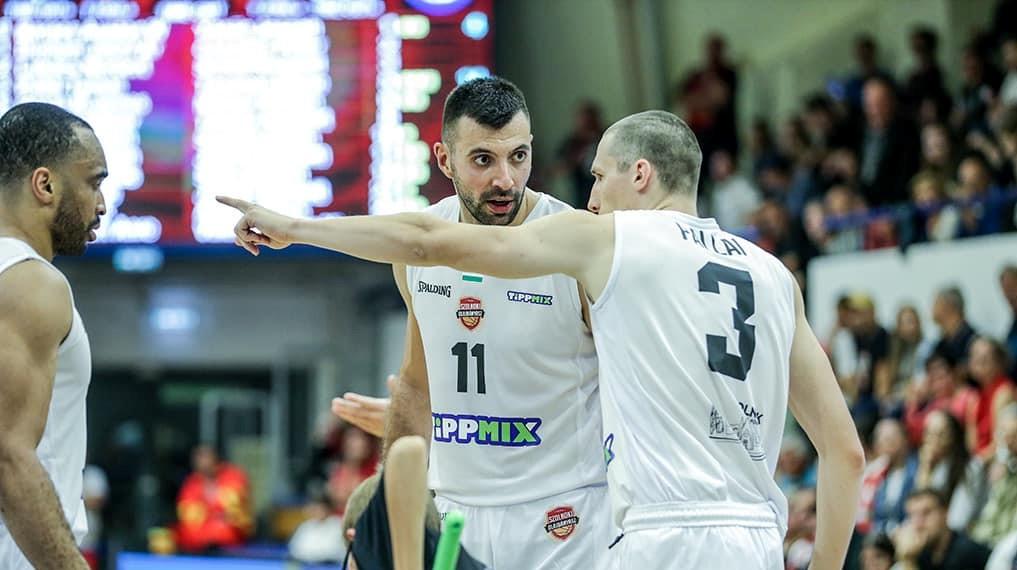 A LISTAVEZETŐ ELLEN DEBÜTÁLUNK HAZAI PÁLYÁN