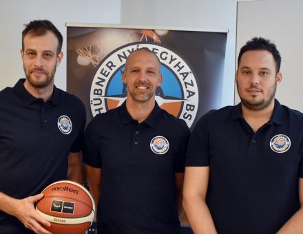 HORVÁTH ÁKOS A VEZETŐEDZŐ; BUS IVÁN VISSZATÉR