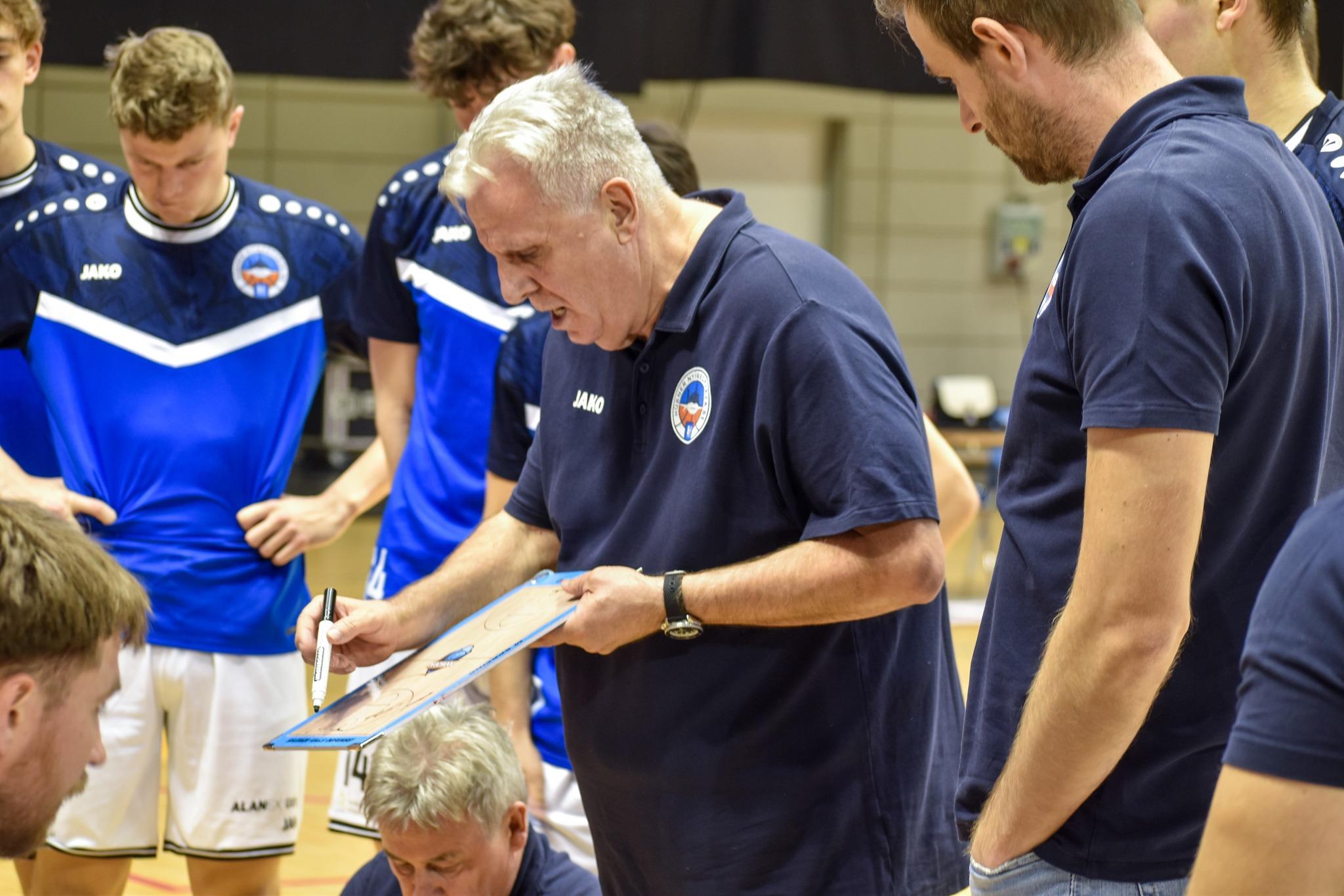 ÚJABB CSATA AZ ÉLMEZŐNYBEN