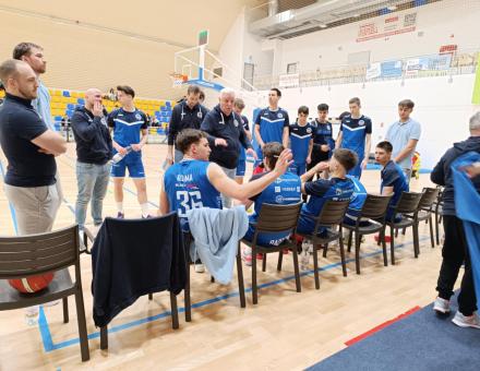 AZ EGYIKNEK MINDEN, A MÁSIKNAK SEMMI…