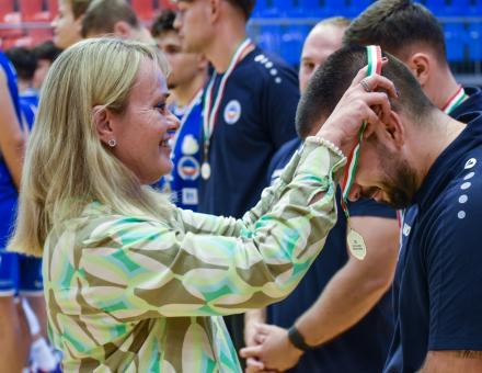 ÉRMEK MELLETT KÜLÖNDÍJAKAT IS OSZTOTTUNK