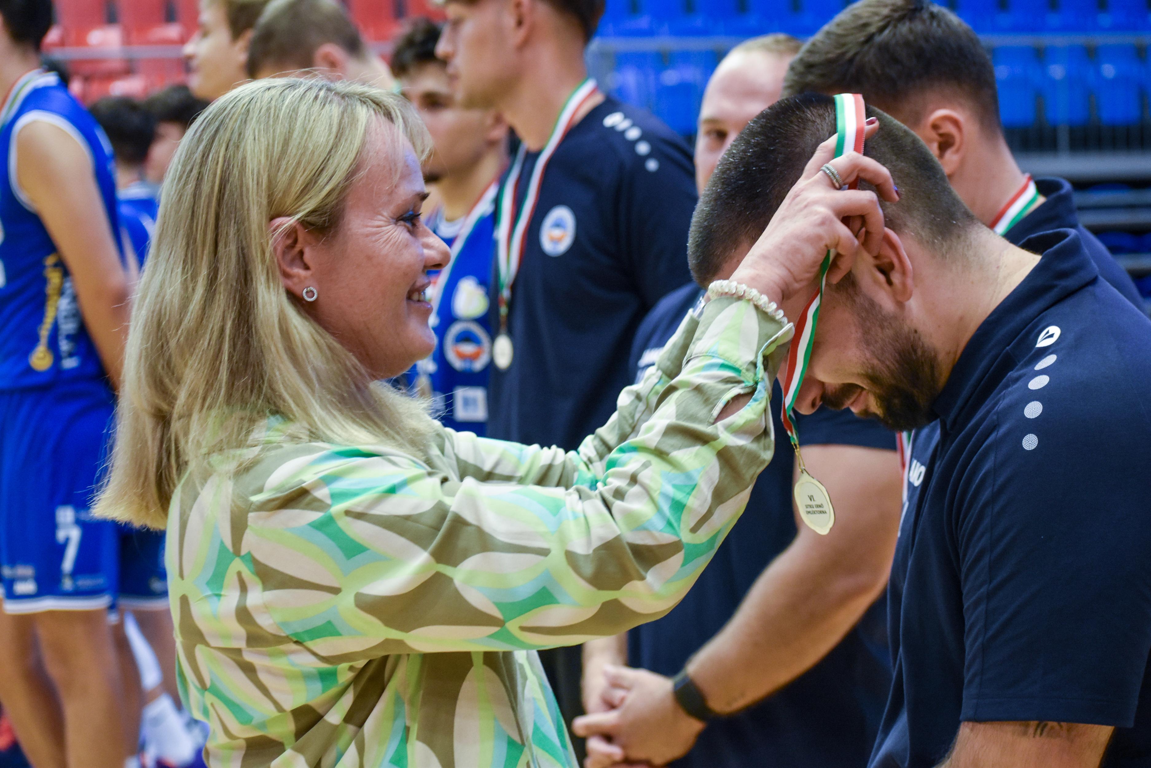 ÉRMEK MELLETT KÜLÖNDÍJAKAT IS OSZTOTTUNK